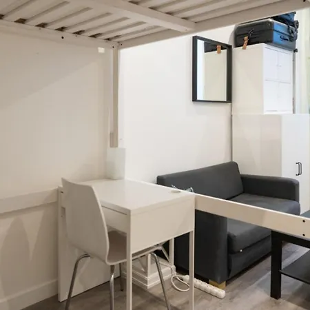 Studio 18 M With Terrace Near Belleville * Париж