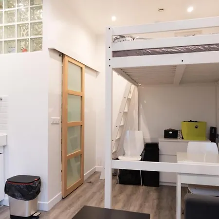 Studio 18 M With Terrace Near Belleville Апартаменты